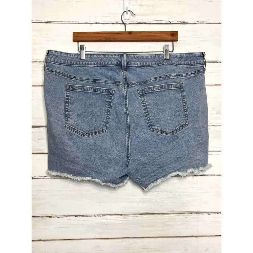 Torrid Mid Rise Shortie Denim Shorts Plus Size 22 Light Wash Raw Hem Stretch